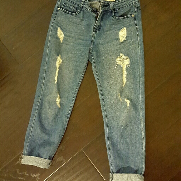 Zara ripped mid-waisted boyfriend jeans