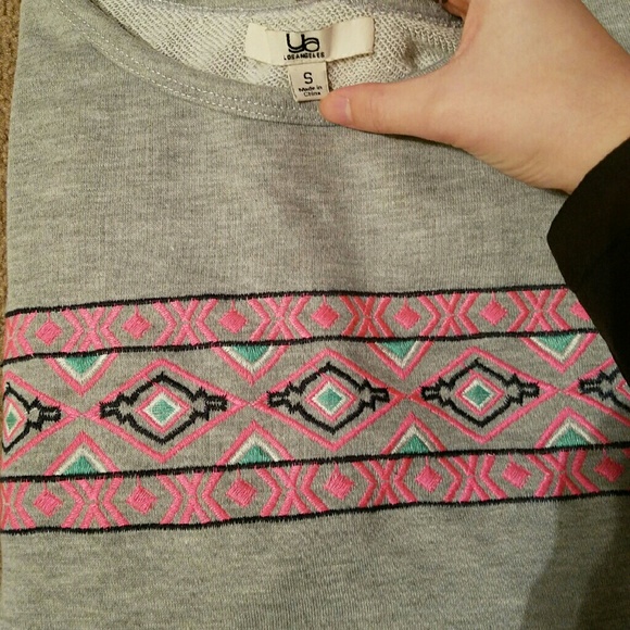5 FOR $25 Grey and Pink Aztec/Tribal Print Sweater - Picture 2 of 3
