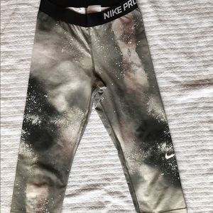 Nike pro dri fit crop leggings capri gray splatter