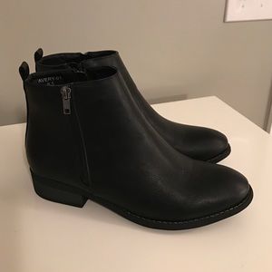 Black booties NWOT