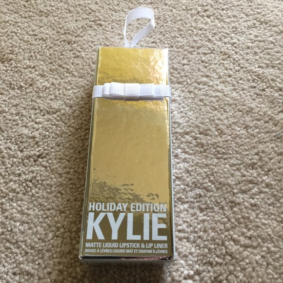 Holiday Kylie matte liquid lipstick and liner