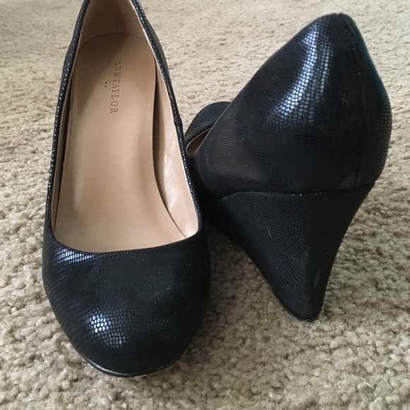 Black Wedges
