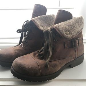 Roxy Lace-up Boots