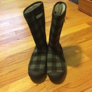 ✨Girls Bogs size 1✨