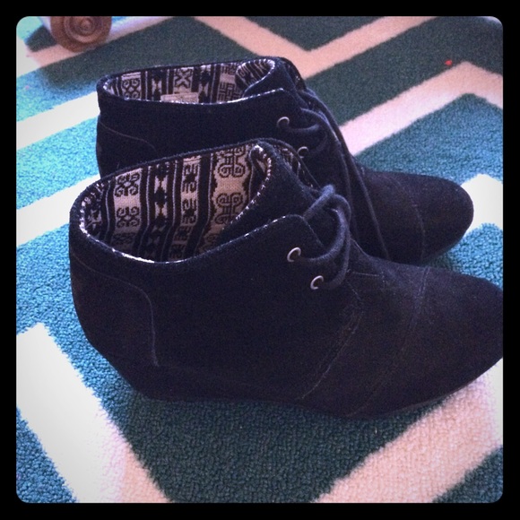 Toms desert wedge boots
