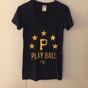Used pink Pittsburgh Pirates woman tshirt