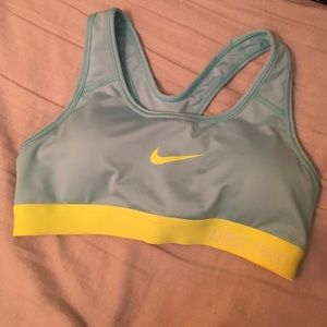 Nike pro sports bra