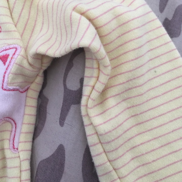 $5!MUST BUNDLE (3) $5 ITEMS TO GET DISCOUNT! 🚫 2-Pc Yellow Top & Matching Bib! - Picture 2 of 3