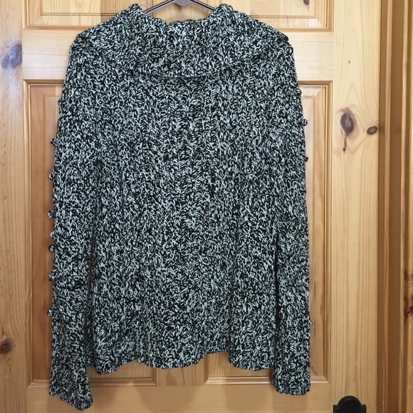 Liz Claiborne sweater - Picture 2 of 4