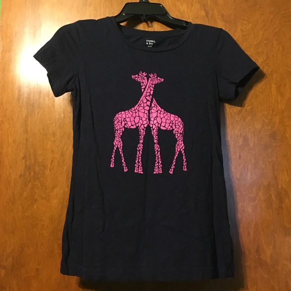 Very cute Giraffe shirt!