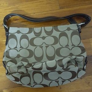 The coach signature collection totes bag