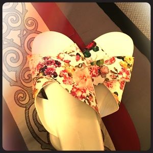 FlowersAreAMustWithScandals❤️❤️❤️