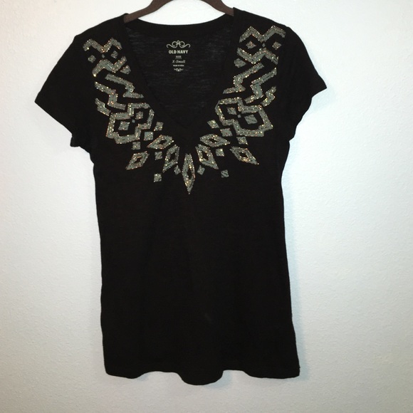 Old Navy v-neck shirt
