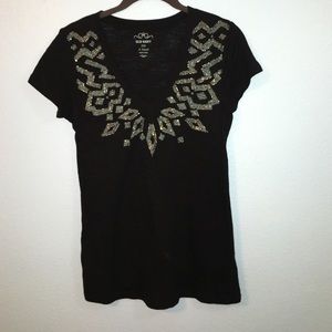 Old Navy v-neck shirt