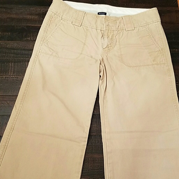 Gap Outlet wide leg khakis, size 6 ankle