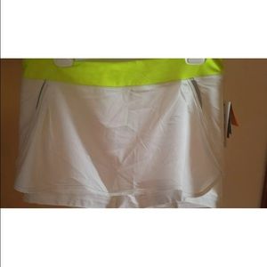 Lucy Breeze on skort tennis white neon sz large