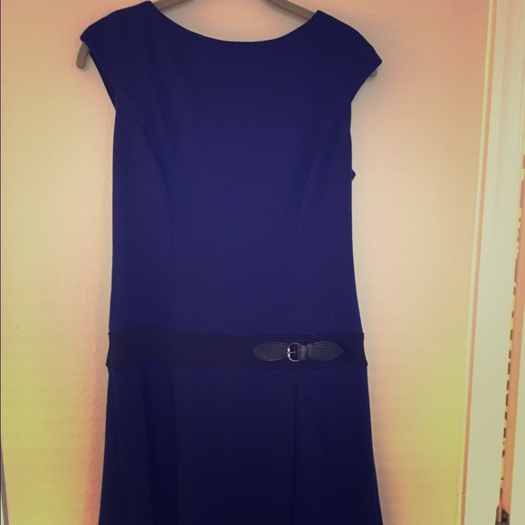 Blue cap-sleeve dress with built-in belt. - Picture 1 of 2