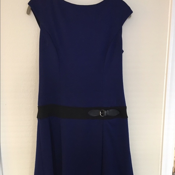 Blue cap-sleeve dress with built-in belt. - Picture 2 of 2