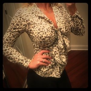 Zip front white cheetah blouse! 💎✨