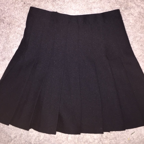 American Apparel black pleated skirt