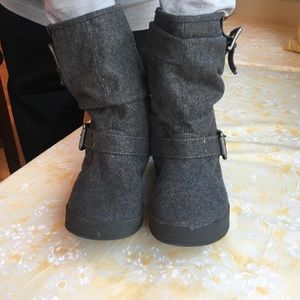 Gray blow fish boots