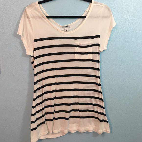 NWOT. Old Navy crew neck tee
