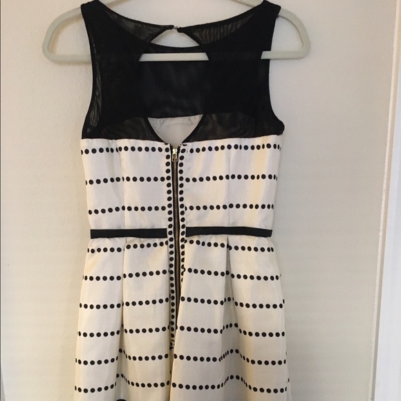 Black and white Taylor dress - Picture 3 of 3