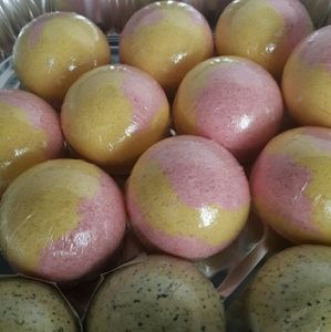 Flash sale!! Mix & Match 10 bath bombs