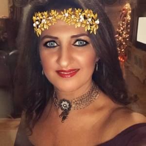 Meet your Posher, Hiyam