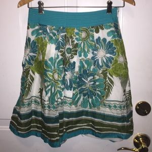 Adorable Ann Taylor slightly flaired skirt