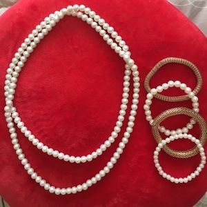 Flapper style faux pearl necklace