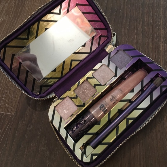 Urban Decay Midnight Emergency Palette