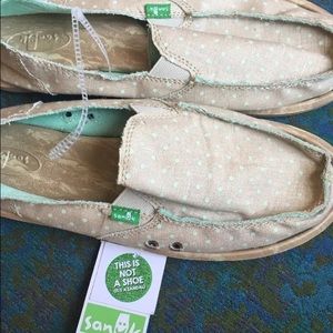 Sanuk shoes surf skate beach NWT 10