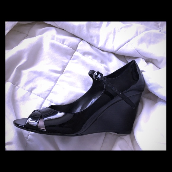 NWOT  Franco Sarto Size 8 wedge