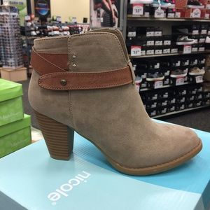 Meet your Posher, Akayla