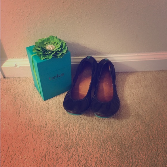Black Tieks