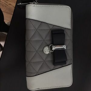 Jessica Simpson wallet
