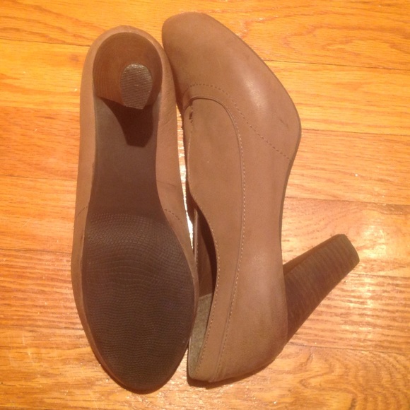 Split-flap Booties.  NEW! - Picture 2 of 4