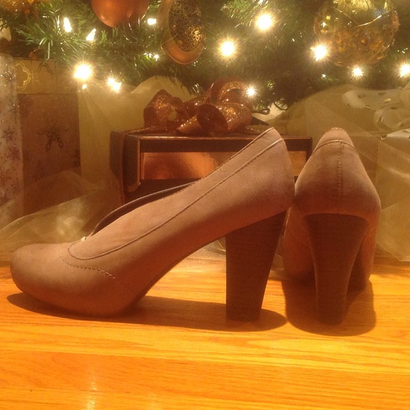 Split-flap Booties.  NEW! - Picture 3 of 4