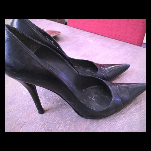 Stuart Weitzman black leather pumps