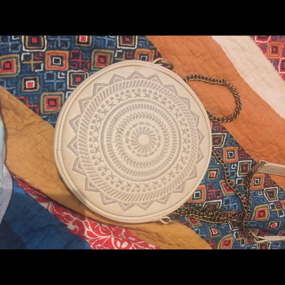*Like New* Cream ROUND Crossbody