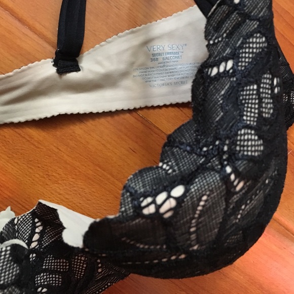 🚫🚫sold🚫🚫Victoria's Secret bra - Picture 2 of 4