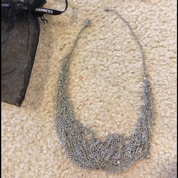 Express necklace