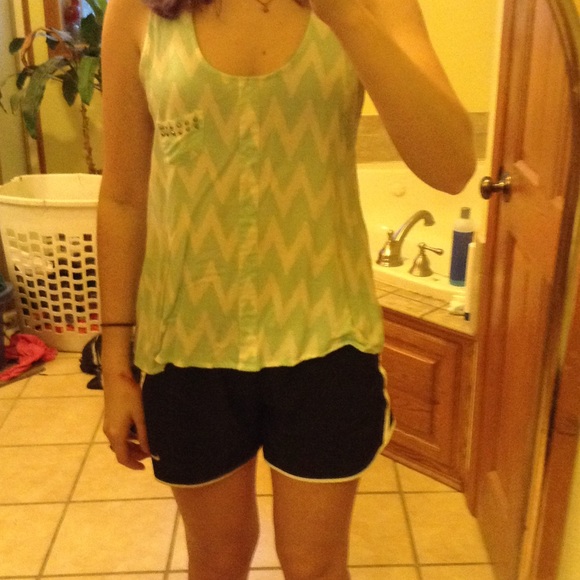 Rue 21 mint green top with zigzags