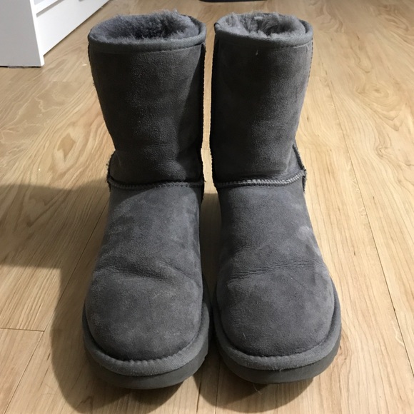 Uggs BARELY WORN AND IN GREAT CONDOTION