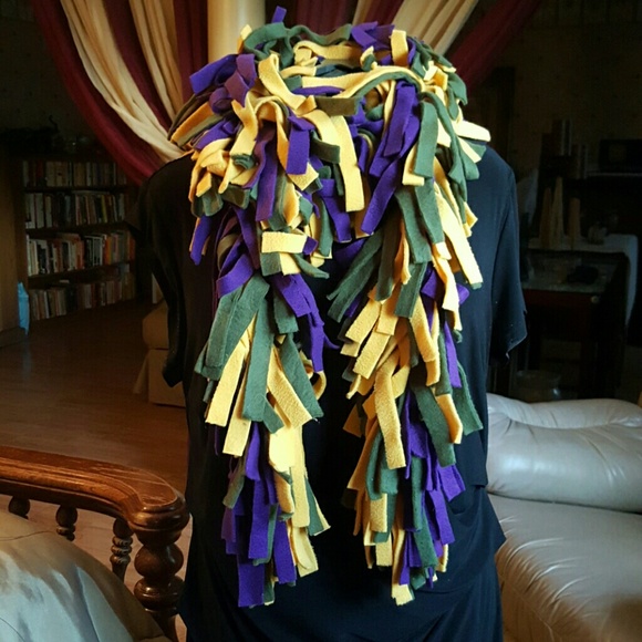 Women's Mardi Gras Boa
