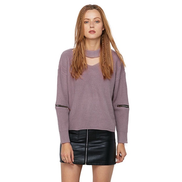 ✨Last One!✨ Choker Sweater With Zipper Detail - Picture 3 of 4