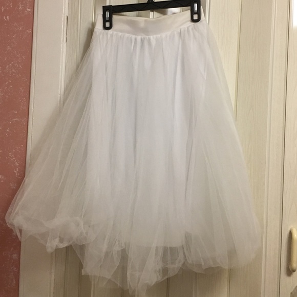 Poofy white skirt!