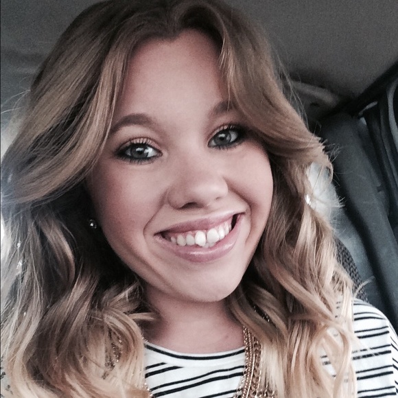 Meet your Posher, Allison - Picture 1 of 1