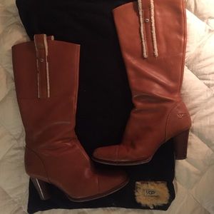 Brown leather Ugg high-heeled boots